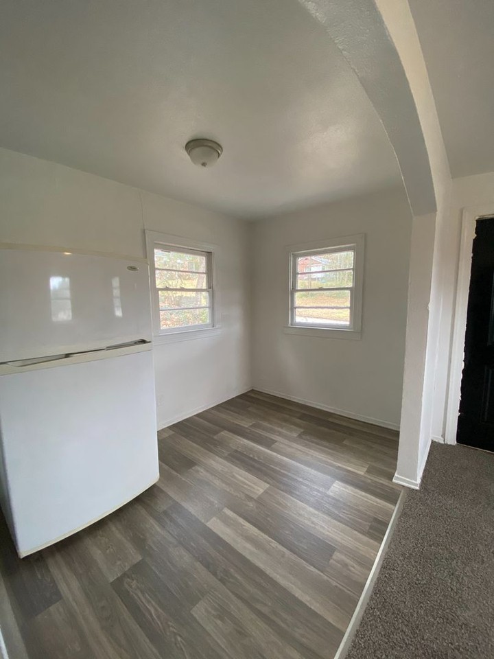 1900 Harris Ave - Photo 2 of 8