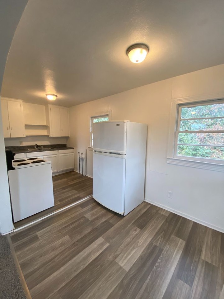 1900 Harris Ave - Photo 3 of 8