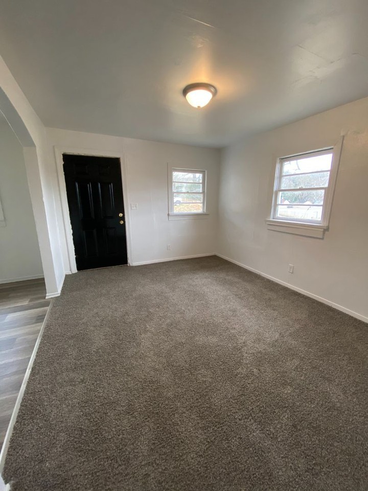 1900 Harris Ave - Photo 5 of 8