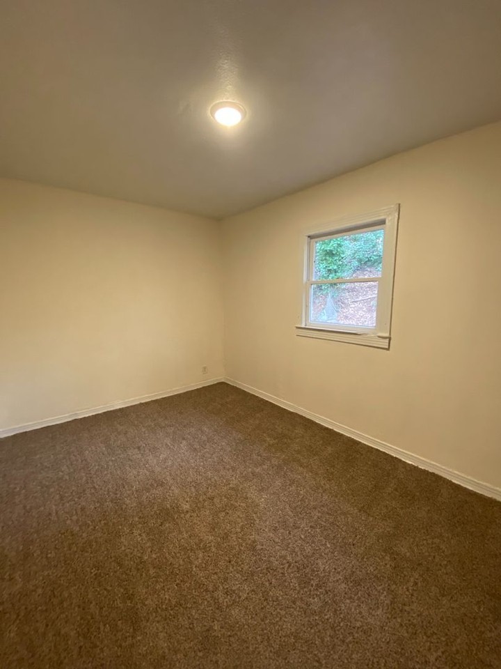 1900 Harris Ave - Photo 6 of 8