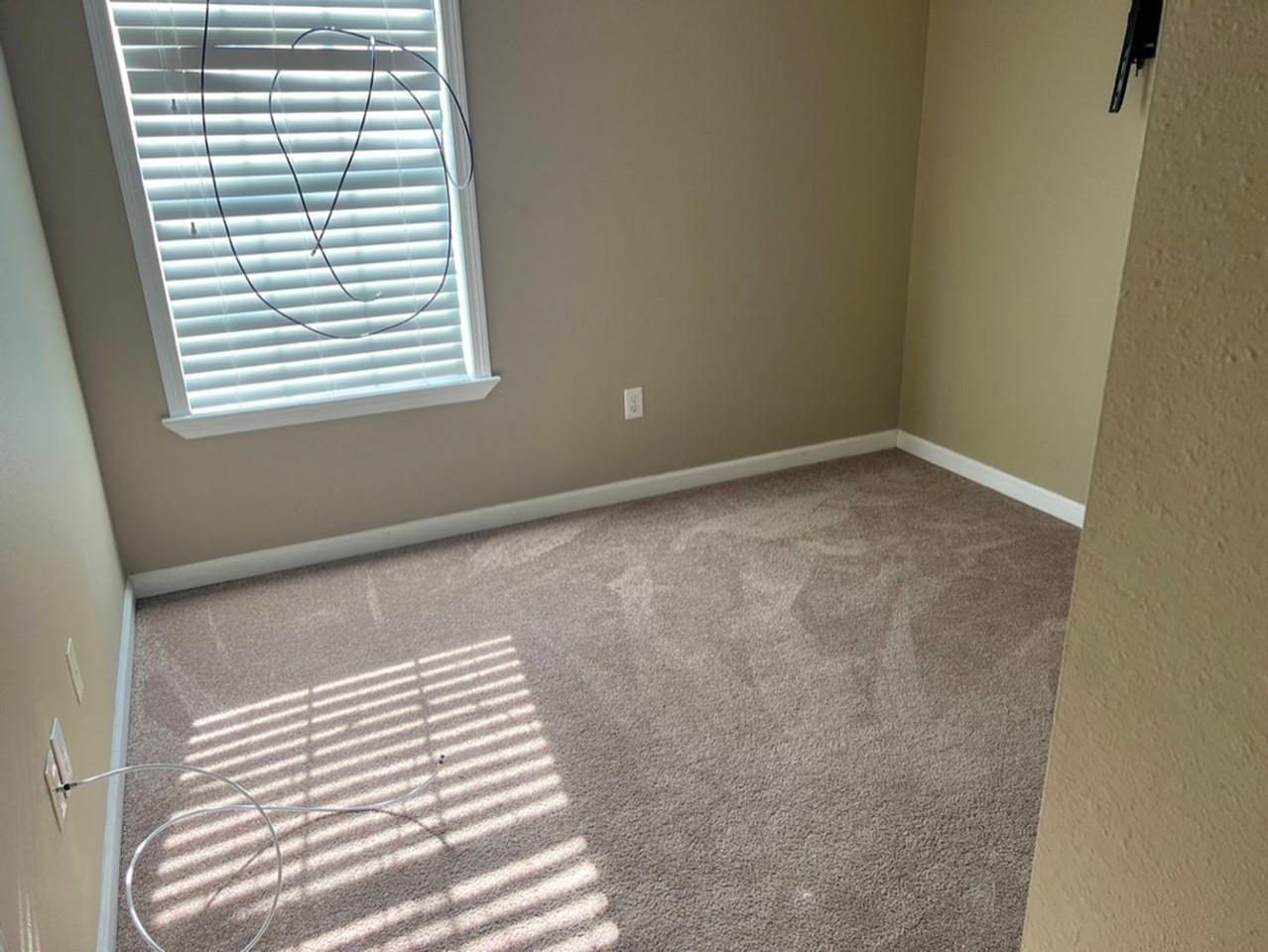 5910 E 7th St - Photo 6 of 14