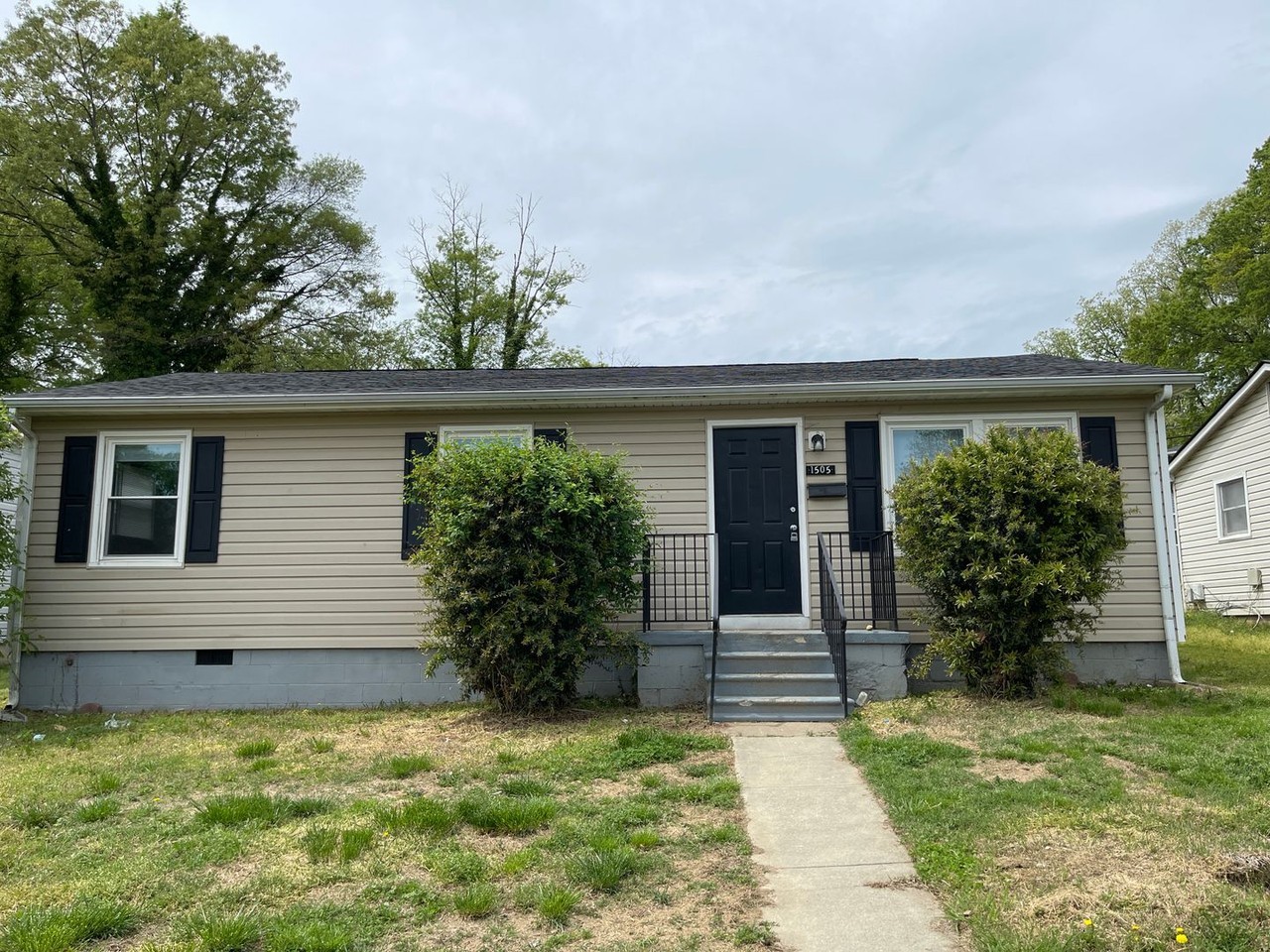 1505 Overlook St - Photo 2 of 18