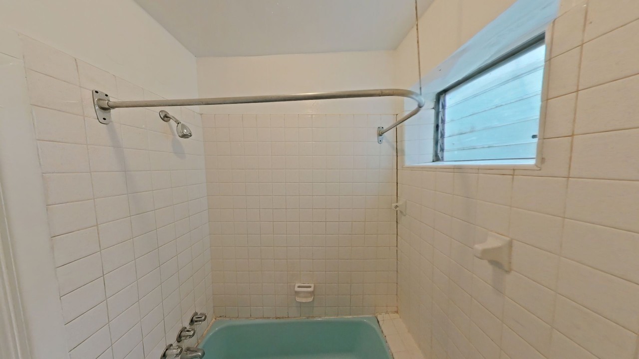 216 N Avondale St - Photo 7 of 11