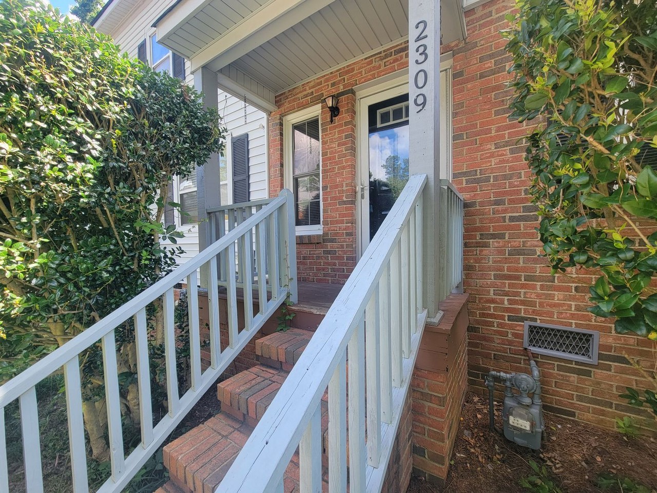2309 Creek View Dr - Photo 2 of 24