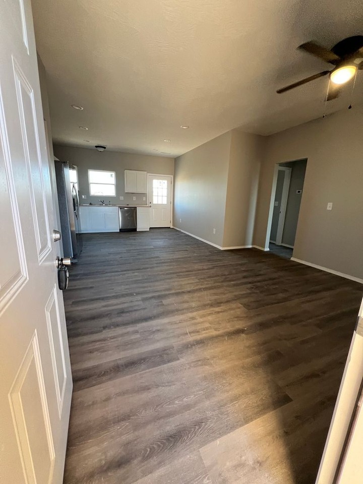 2497 E 549th Rd - Photo 2 of 16