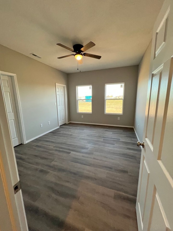 2497 E 549th Rd - Photo 4 of 16