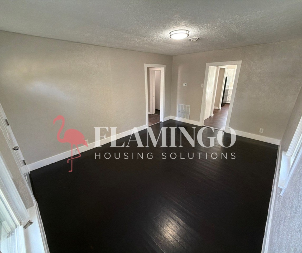 3754 Michigan Ave - Photo 3 of 15
