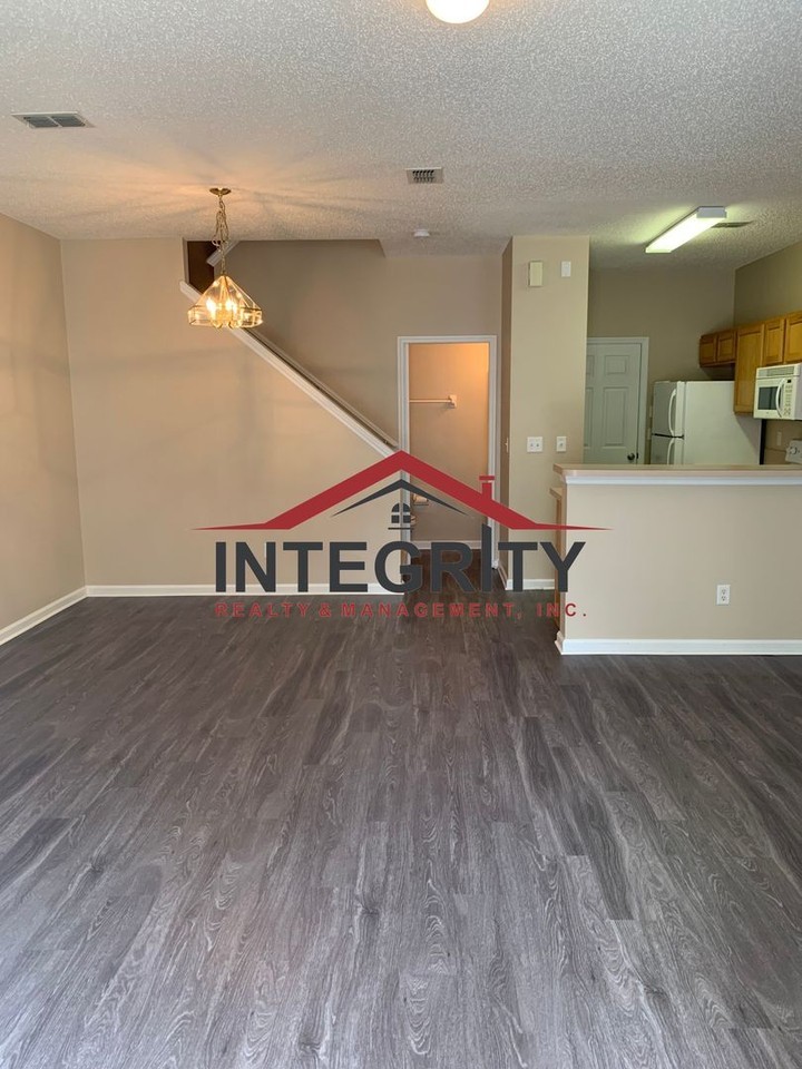 333 Pecan Grove Dr - Photo 4 of 34