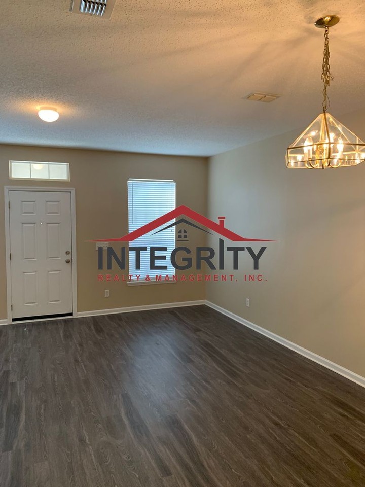 333 Pecan Grove Dr - Photo 5 of 34