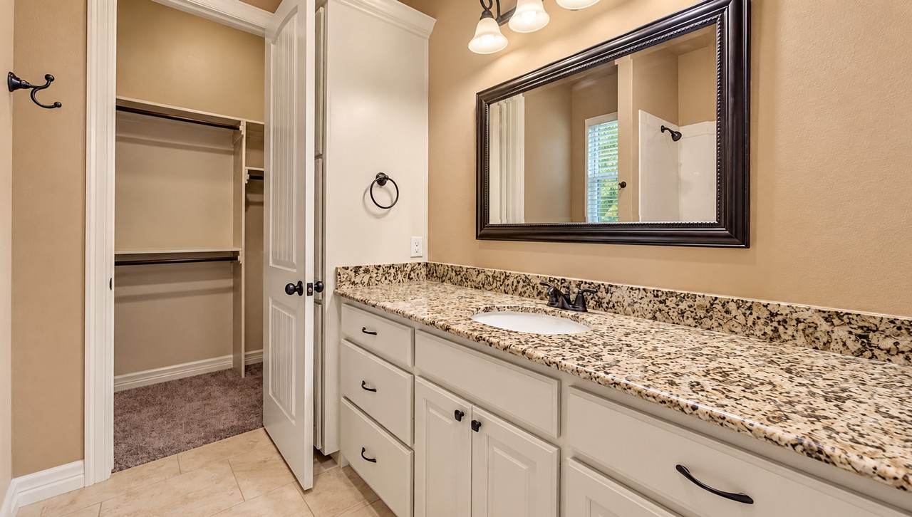 1303 Foster Ave - Photo 6 of 10