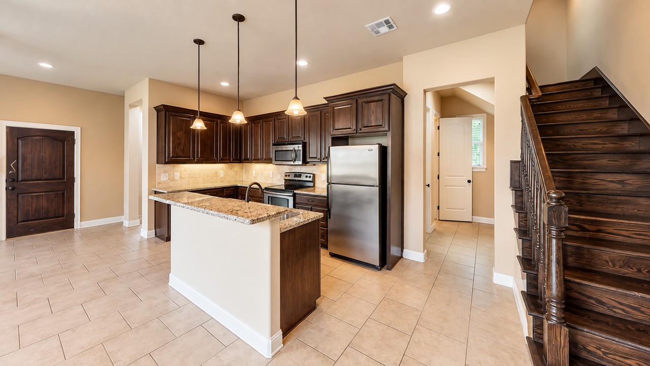 1315 Foster Ave - Photo 2 of 9