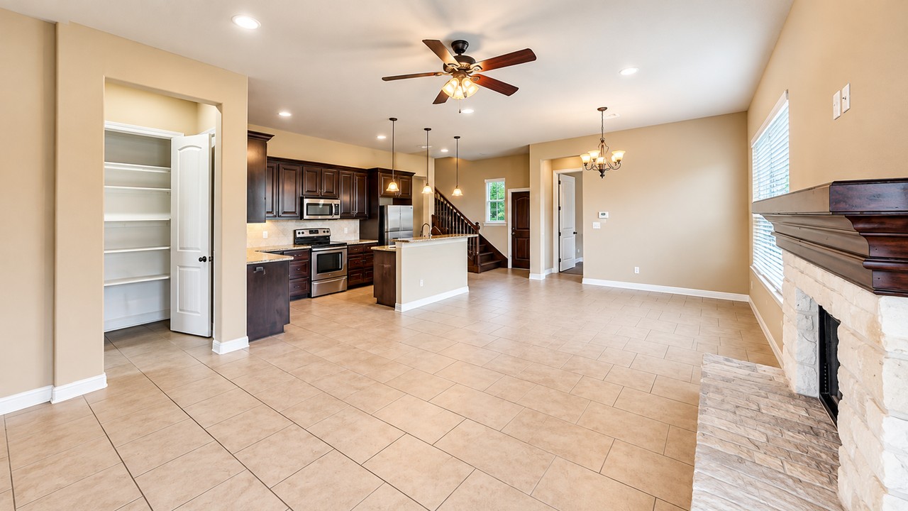 1315 Foster Ave - Photo 3 of 9