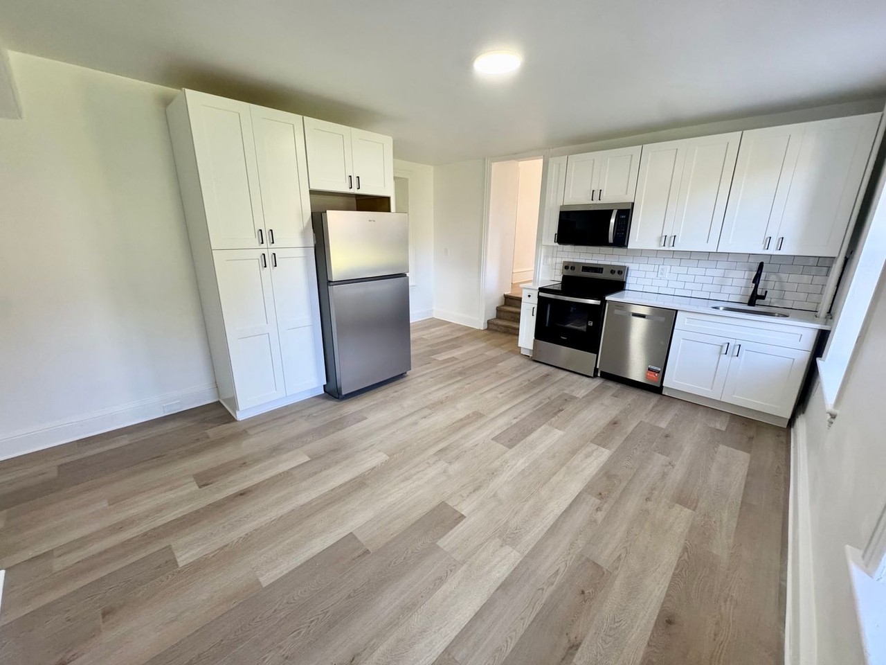 216 E Bristol Rd - Photo 7 of 24