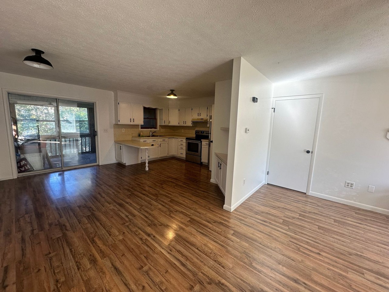 833 Hill St - Photo 2 of 26