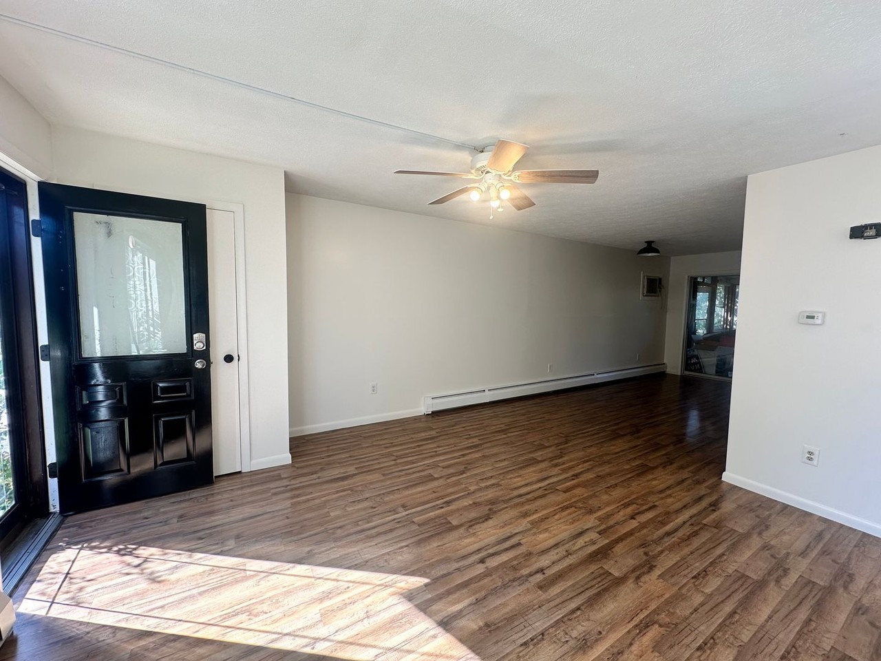 833 Hill St - Photo 4 of 26