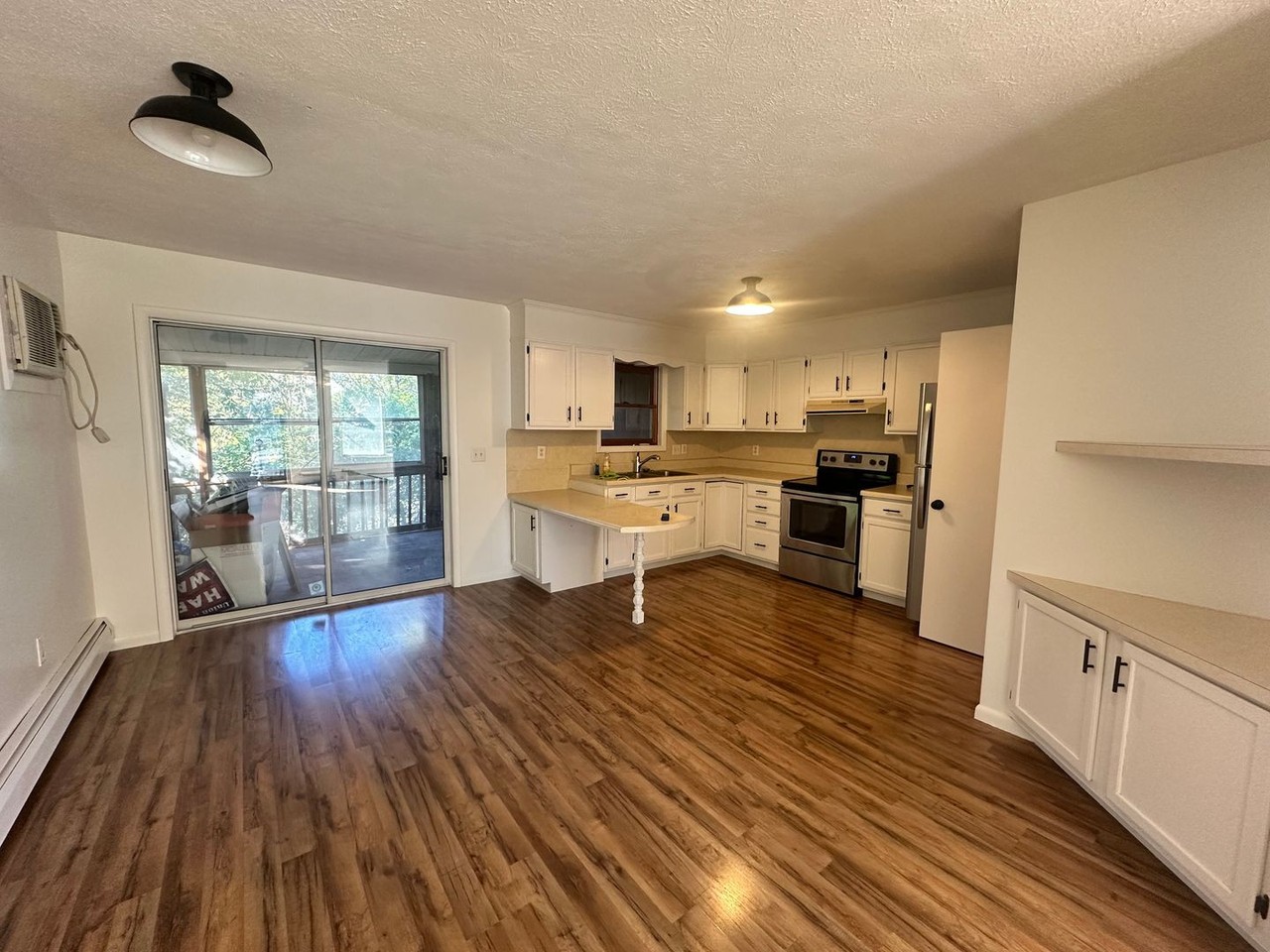 833 Hill St - Photo 5 of 26