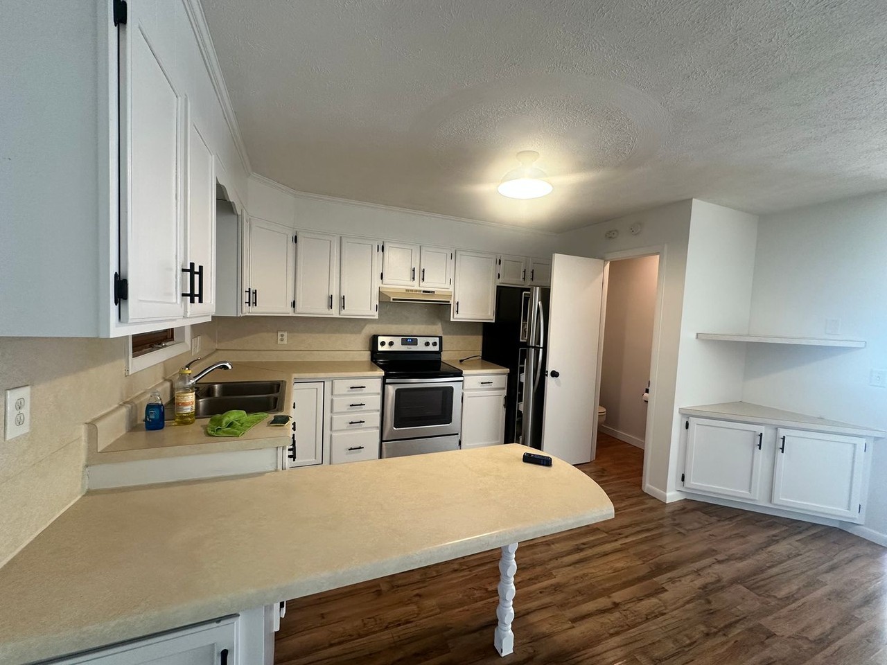 833 Hill St - Photo 6 of 26