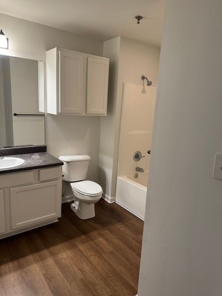 2515 W Martin St Apt 110a - Photo 4 of 8