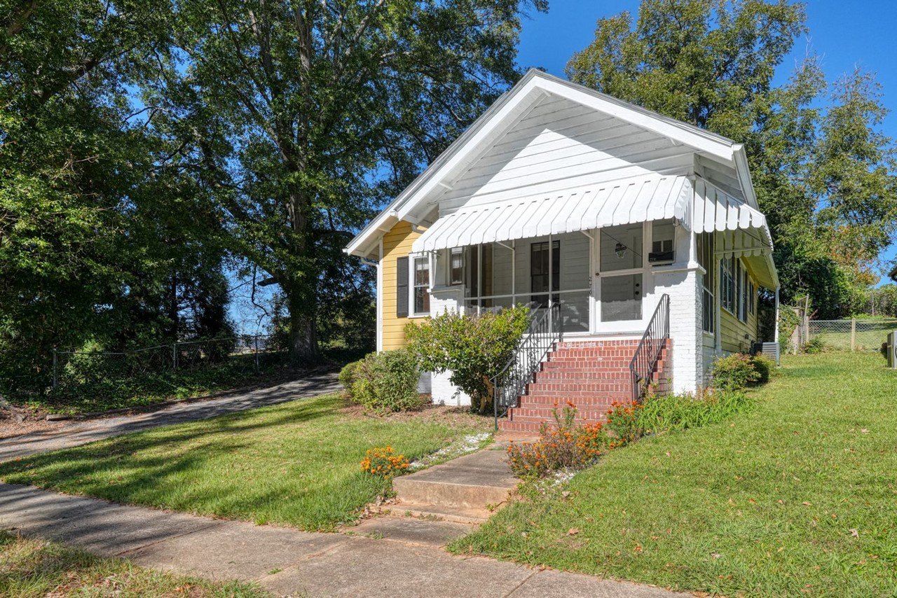 270 Carlisle St - Photo 3 of 28