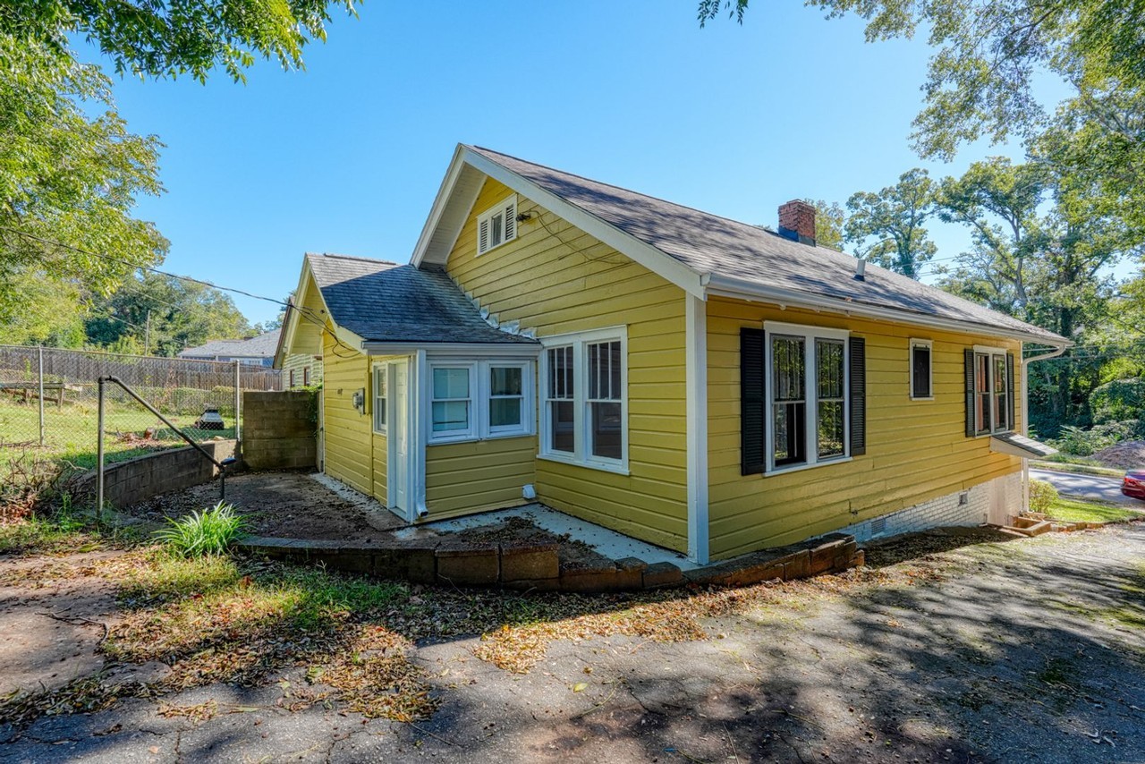 270 Carlisle St - Photo 5 of 28