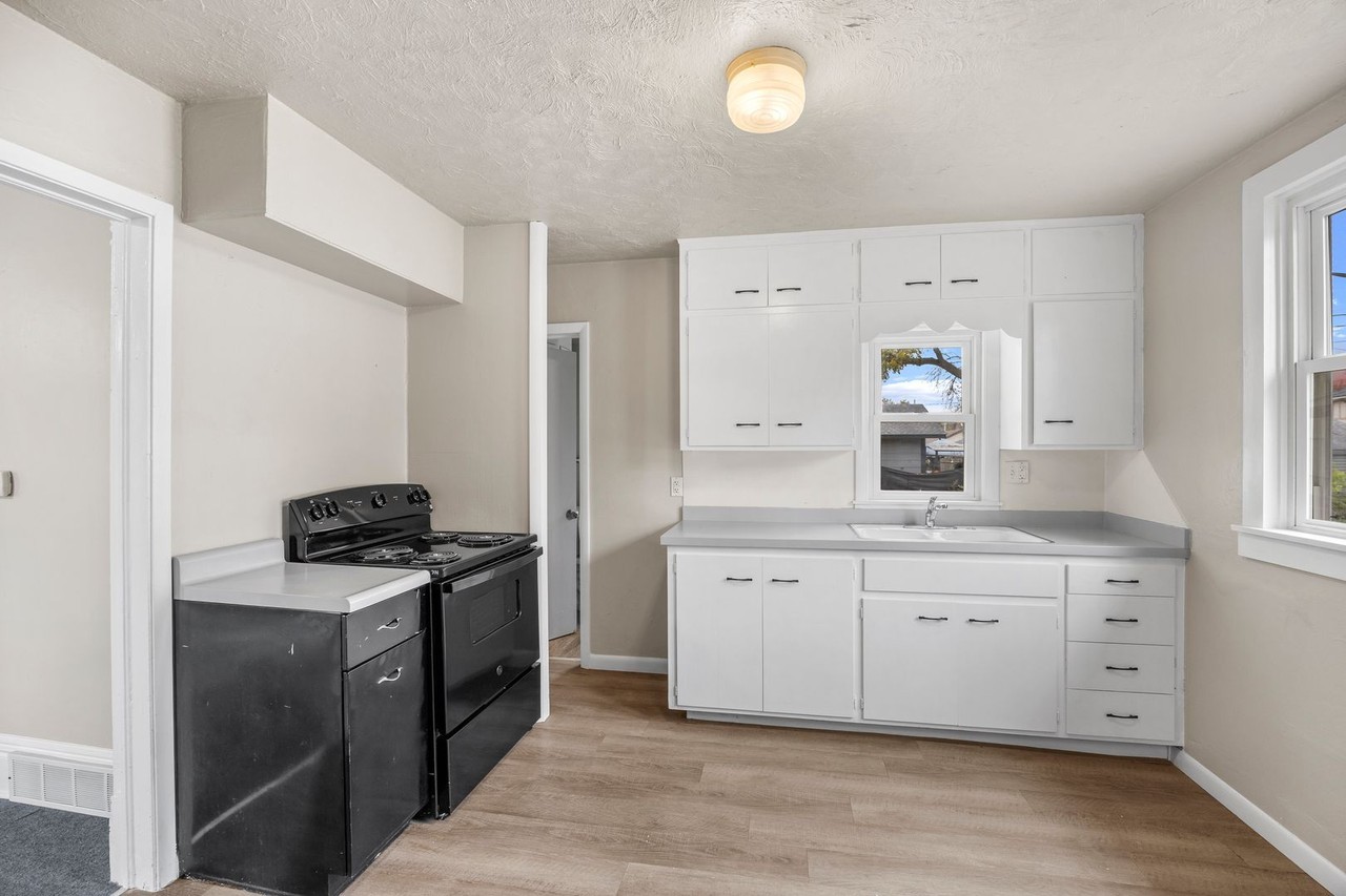 1628 Otley Ave - Photo 2 of 15
