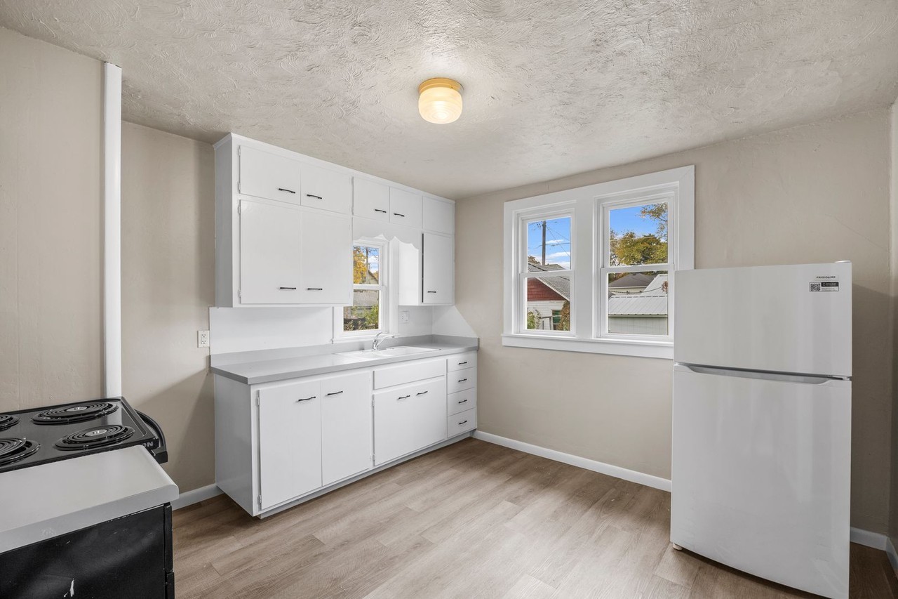 1628 Otley Ave - Photo 3 of 15