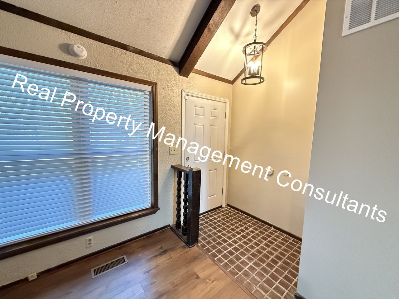 1001 S Clairborne Rd - Photo 2 of 23