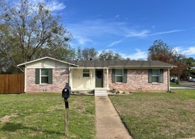 featured image of 900 Elizabeth Blvd