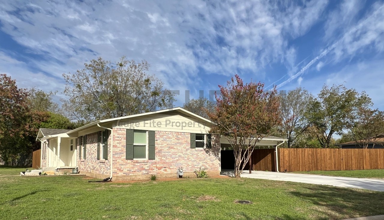 900 Elizabeth Blvd - Photo 3 of 29