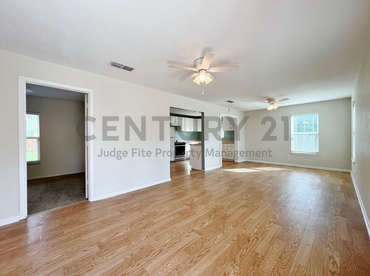 900 Elizabeth Blvd - Photo 5 of 29