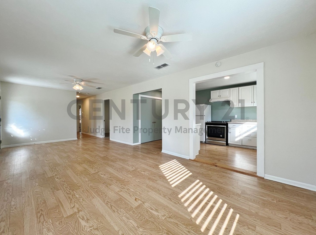 900 Elizabeth Blvd - Photo 7 of 29