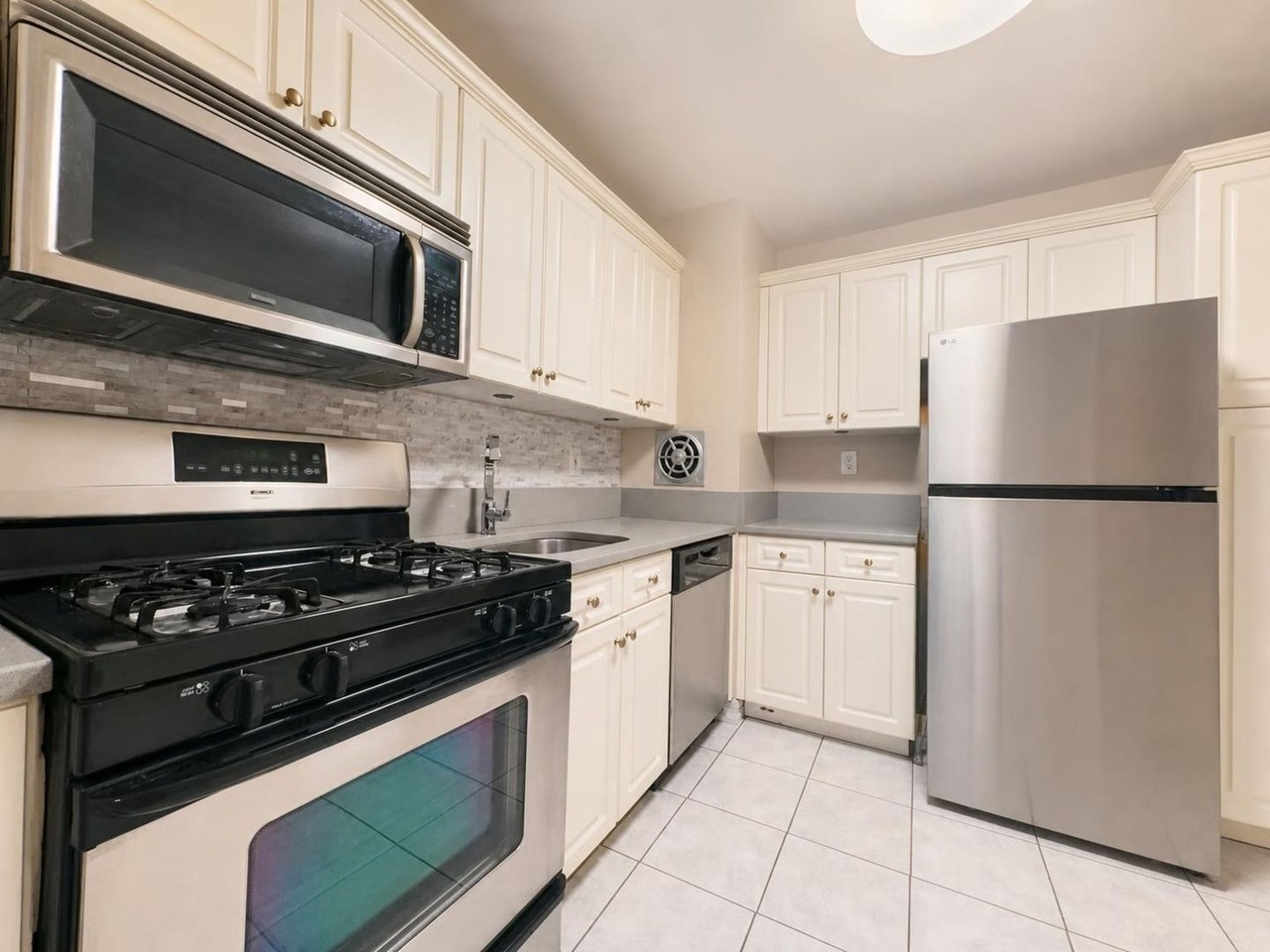 21 Fairview Ave - Photo 4 of 11