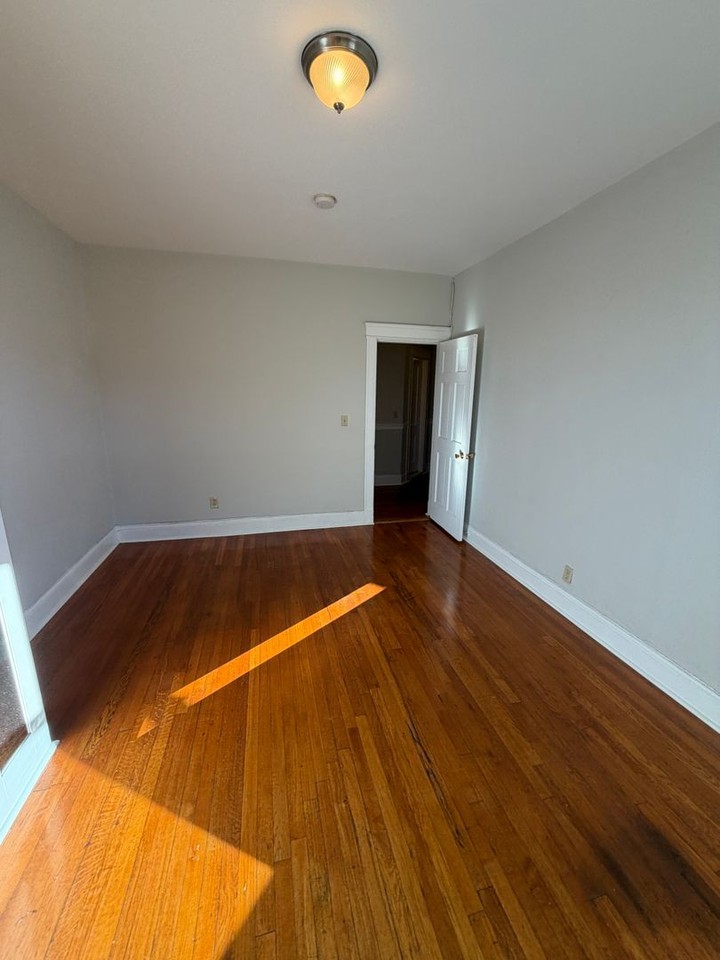 1173 Commonwealth Ave - Photo 4 of 16