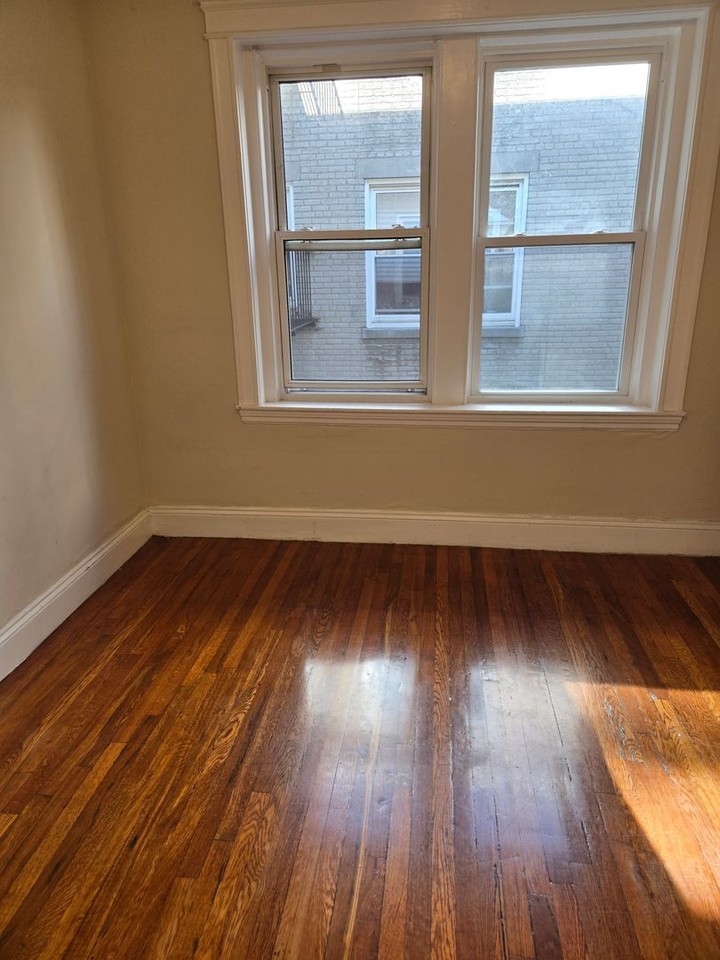 1173 Commonwealth Ave - Photo 5 of 16