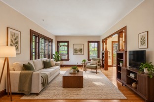 637 W Lakeside St - Photo 1 of 1