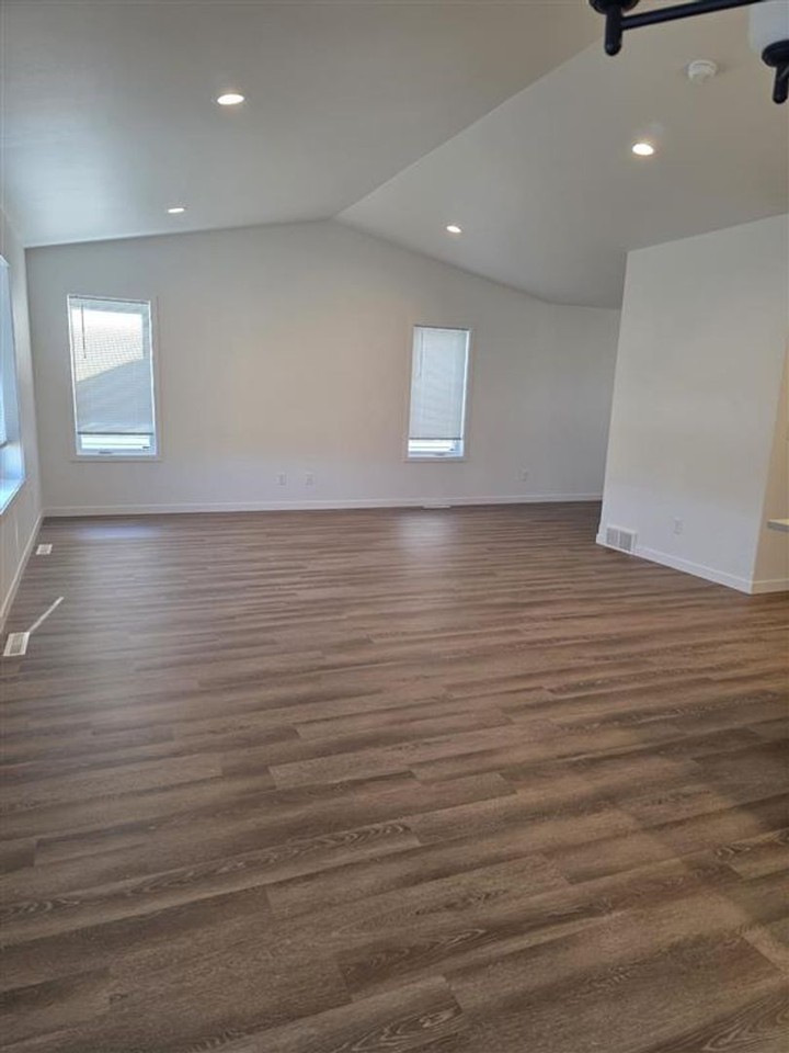 6743 68th Ave S - Photo 5 of 16