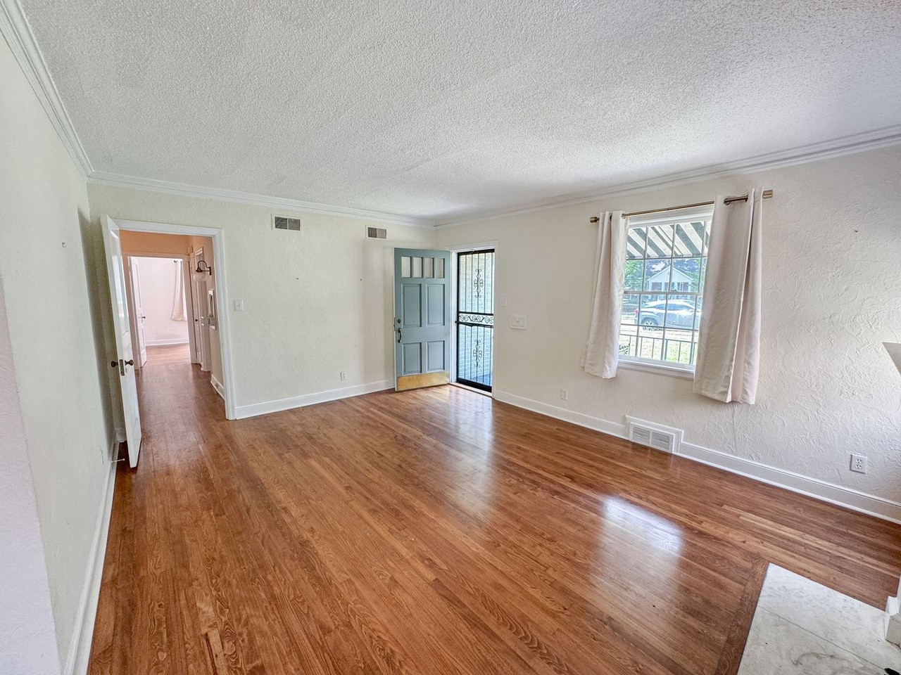 18 S Alicia Dr - Photo 3 of 32