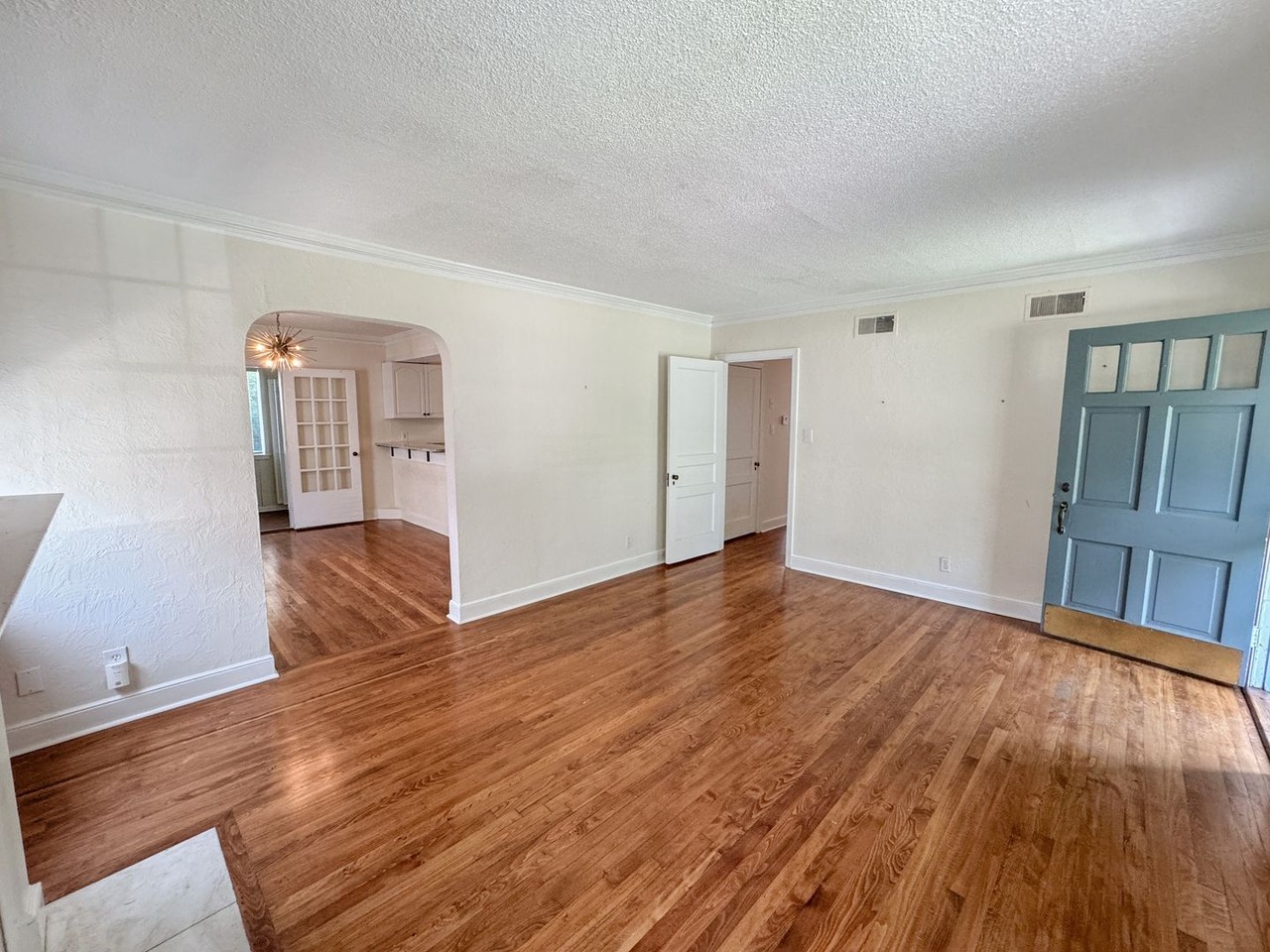 18 S Alicia Dr - Photo 4 of 32