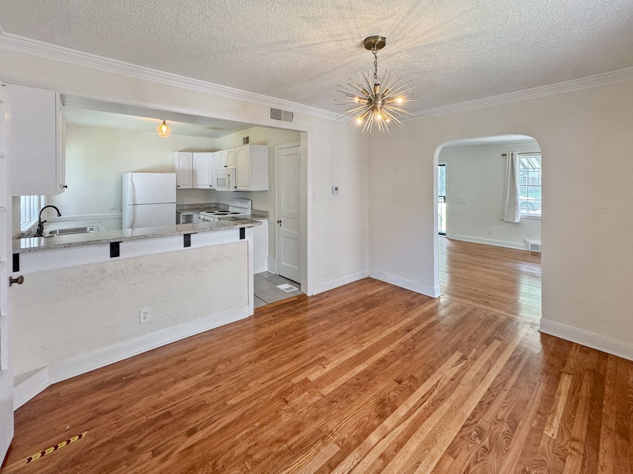 18 S Alicia Dr - Photo 7 of 32