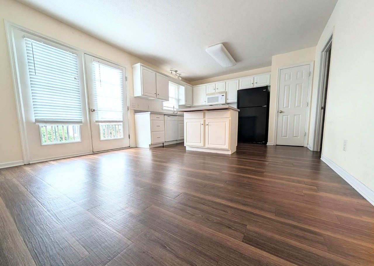 736 Wyndhurst Dr - Photo 3 of 12