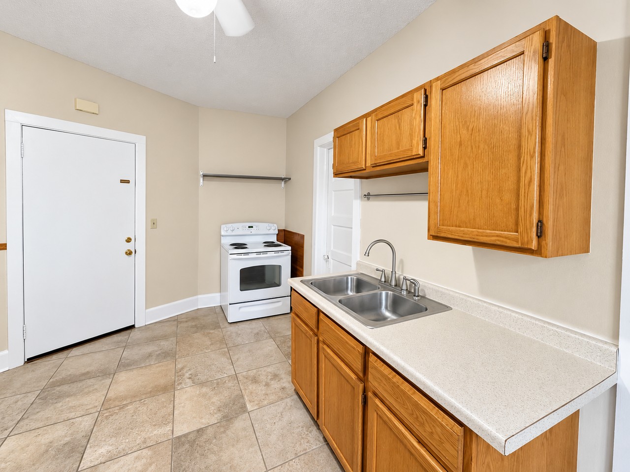 820 Como Ave - Photo 7 of 10