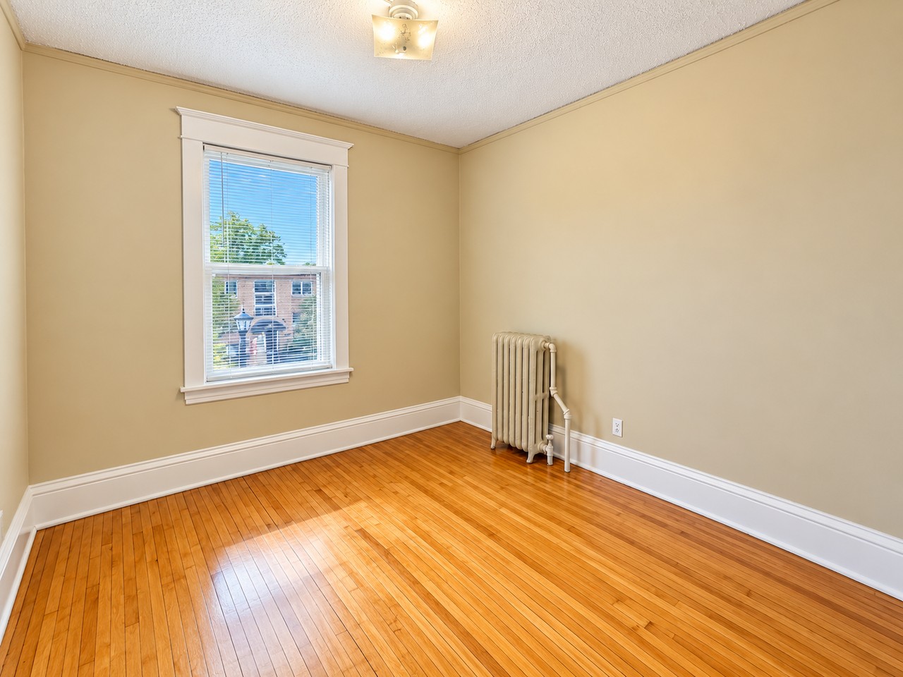 820 Como Ave - Photo 4 of 10