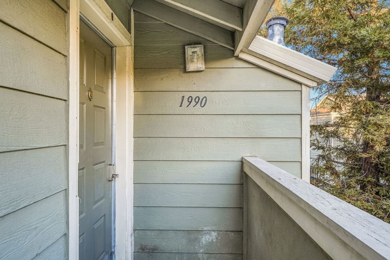 1990 Prince George Dr - Photo 2 of 24