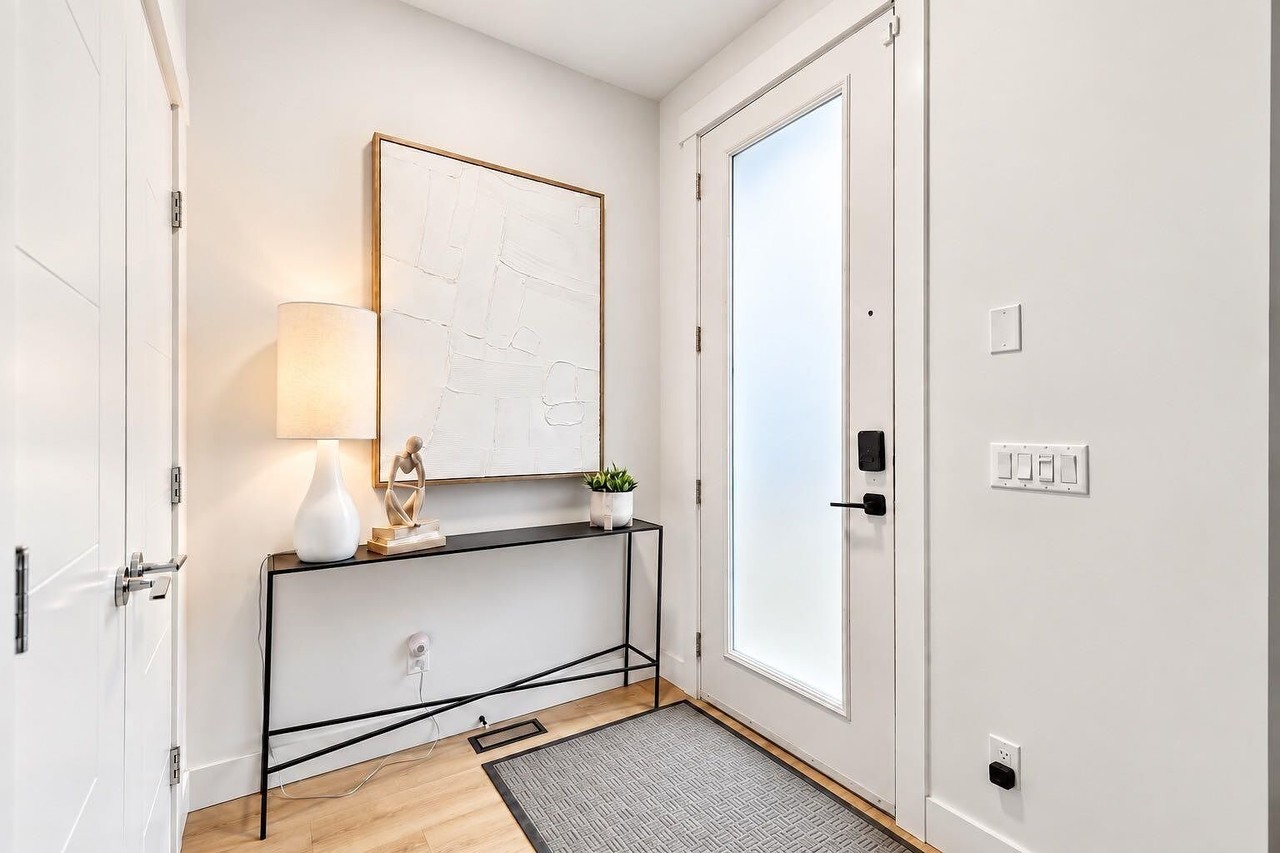 406 33 Ave Nw - Photo 4 of 17