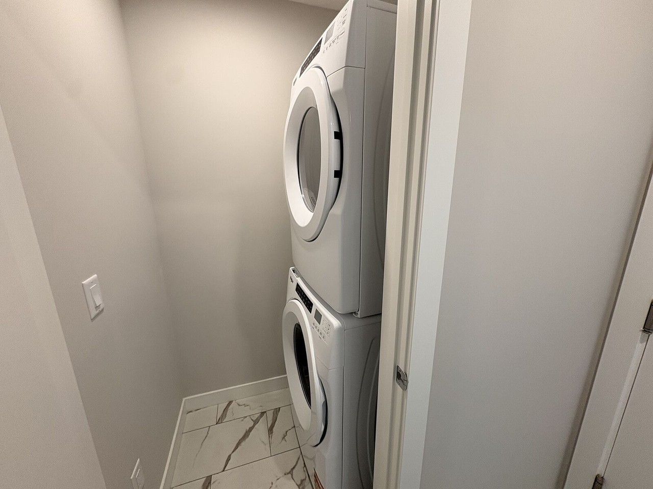 265 Wolf Willow Blvd Se - Photo 3 of 5
