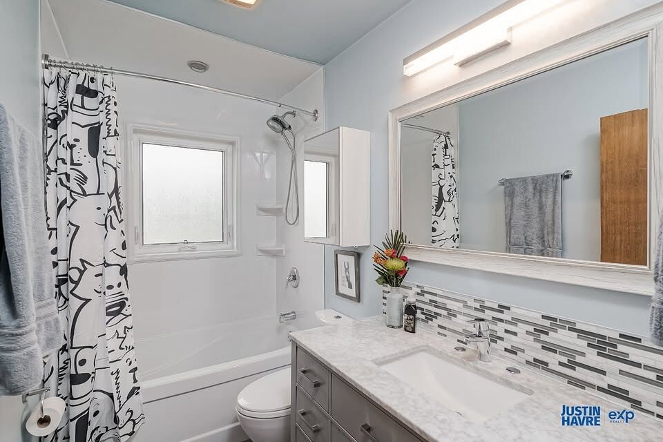1204 18 St Ne - Photo 3 of 16