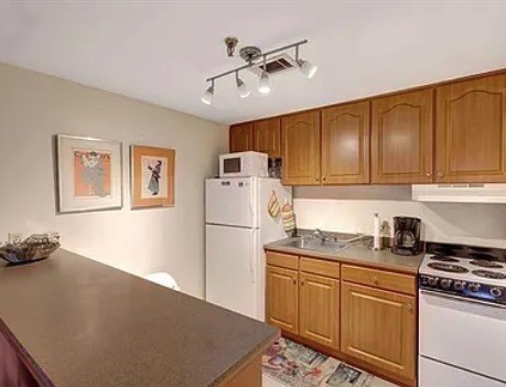 525 Conti St #D - Photo 2 of 10