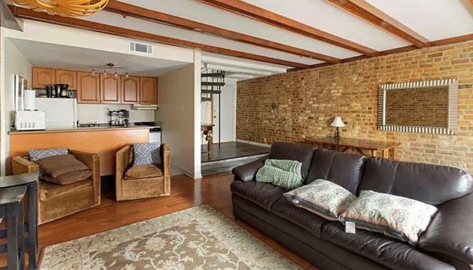 525 Conti St #D - Photo 3 of 10