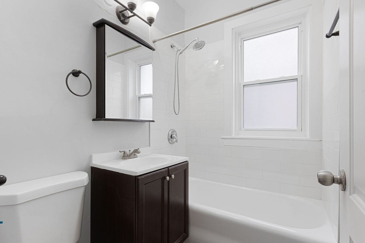 1100 W Glenlake Ave #1stFL - Photo 5 of 18