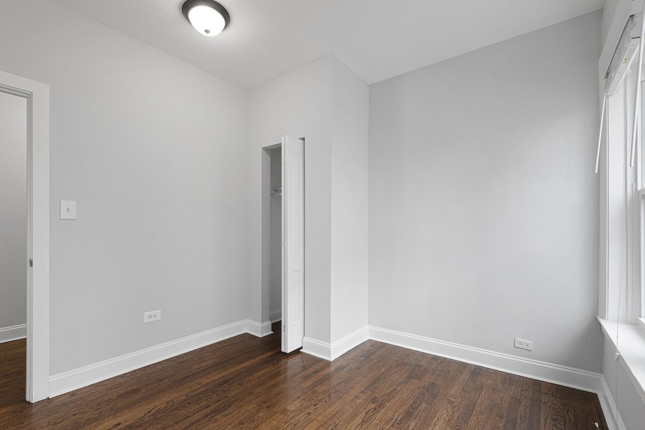 1100 W Glenlake Ave #1stFL - Photo 7 of 18